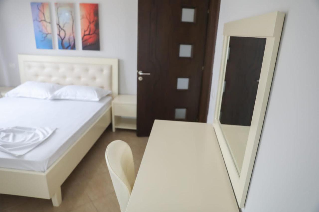 Luis Penthouse Διαμέρισμα Μπεράτ Εξωτερικό φωτογραφία