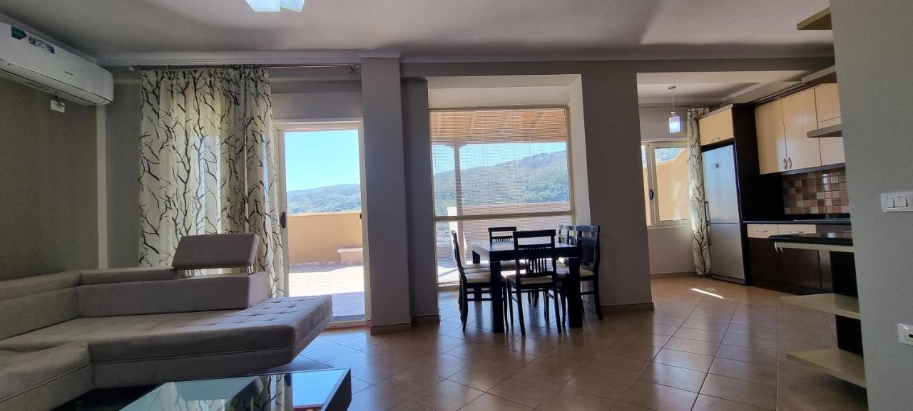 Luis Penthouse Διαμέρισμα Μπεράτ Εξωτερικό φωτογραφία